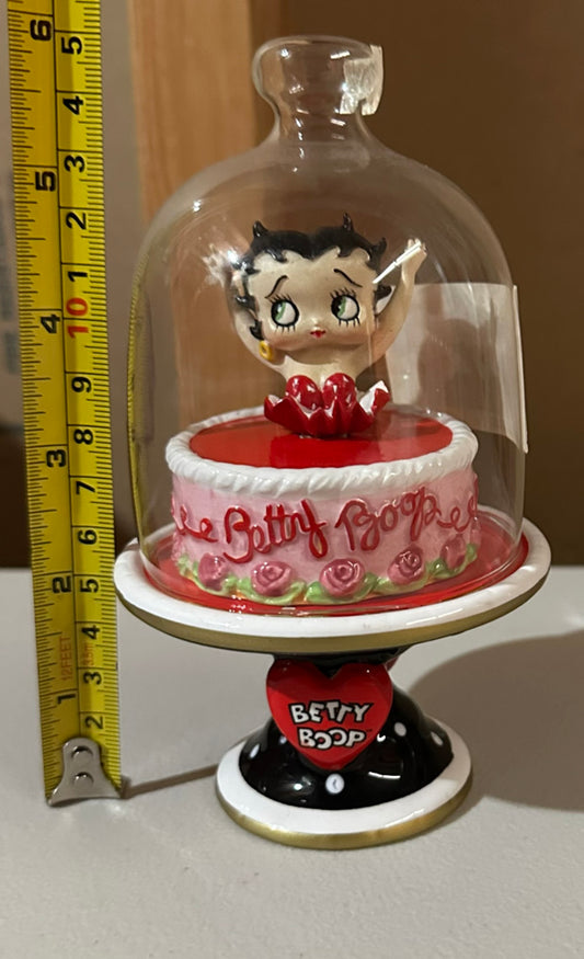 Baby Cakes Betty Boop Cake Salt and Pepper Shaker set