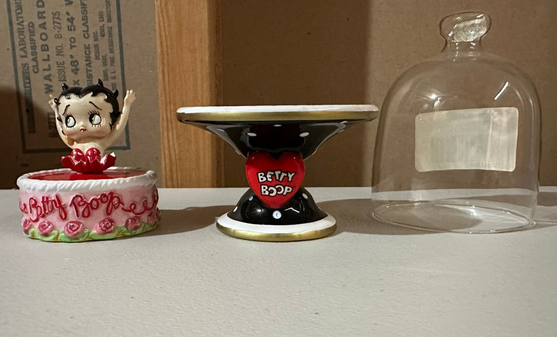 Baby Cakes Betty Boop Cake Salt and Pepper Shaker set